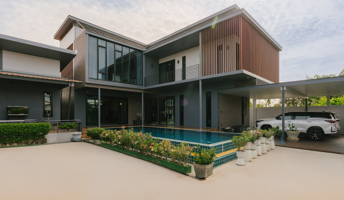 Modern House Phetchburi-1